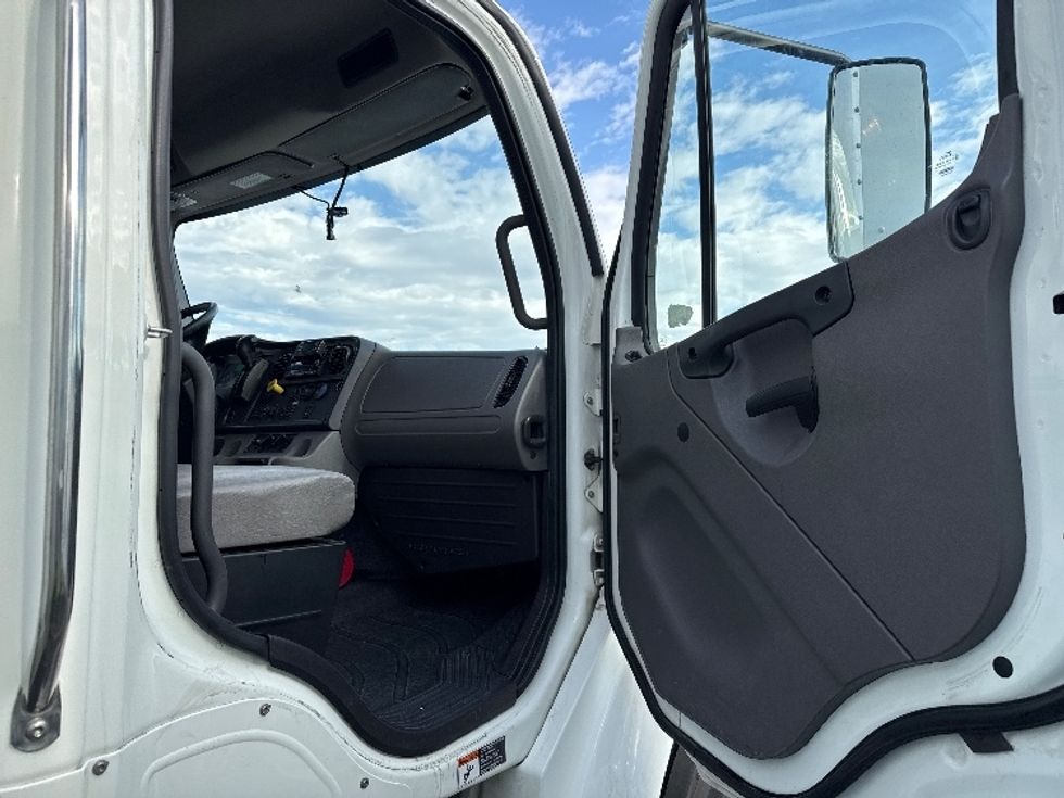 Medium Duty Box Truck-Light and Medium Duty Trucks-Freightliner-2023-M2-West Valley City-UT-225,577\n\t\tmiles-$ 58,750 - Image 20
