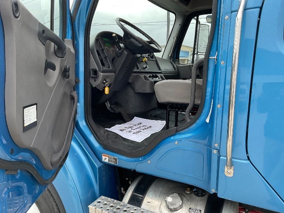 Medium Duty Box Truck-Light and Medium Duty Trucks-Freightliner-2023-M211242S-Baton Rouge-LA-63,552\n\t\tmiles-$ 118,500 - Image 16