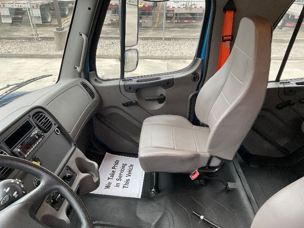Medium Duty Box Truck-Light and Medium Duty Trucks-Freightliner-2023-M211242S-Baton Rouge-LA-63,552\n\t\tmiles-$ 118,500 - Image 19