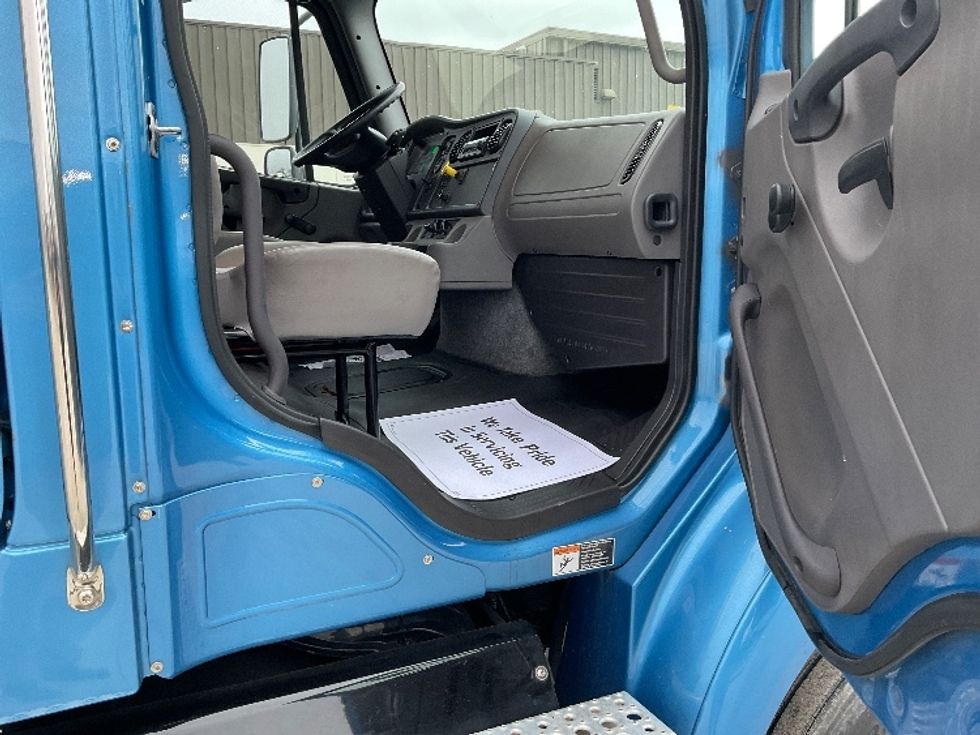 Medium Duty Box Truck-Light and Medium Duty Trucks-Freightliner-2023-M211242S-Baton Rouge-LA-63,552\n\t\tmiles-$ 118,500 - Image 20