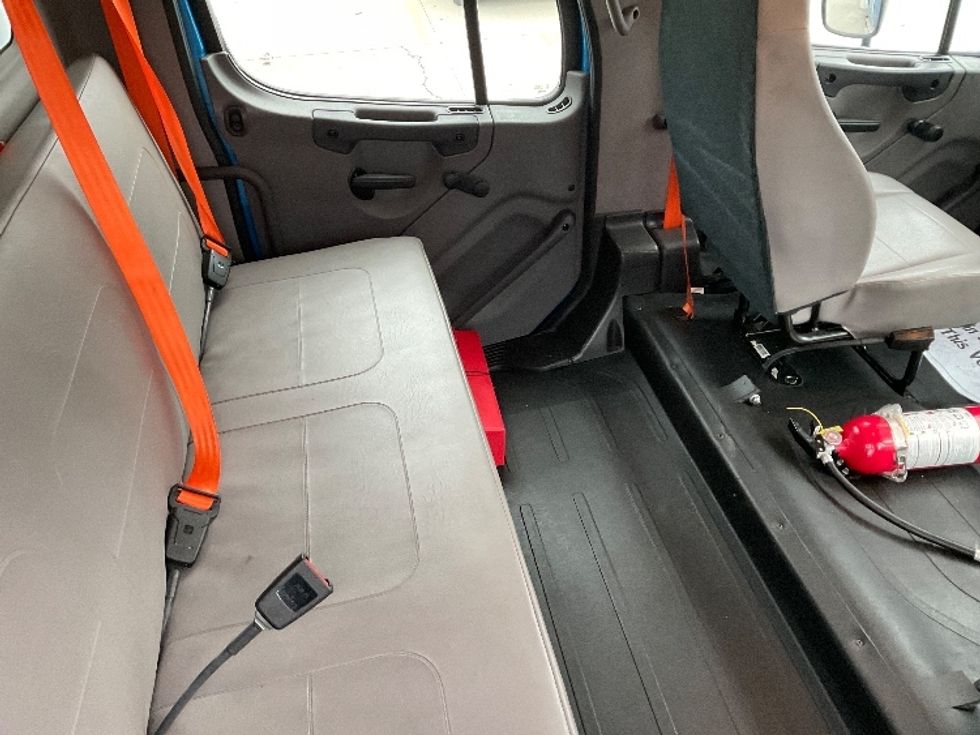 Medium Duty Box Truck-Light and Medium Duty Trucks-Freightliner-2023-M211242S-Baton Rouge-LA-63,552\n\t\tmiles-$ 118,500 - Image 28