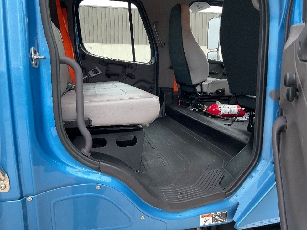 Medium Duty Box Truck-Light and Medium Duty Trucks-Freightliner-2023-M211242S-Baton Rouge-LA-63,552\n\t\tmiles-$ 118,500 - Image 27