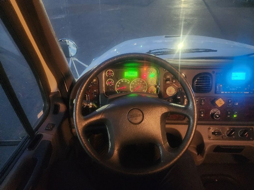 Medium Duty Box Truck-Light and Medium Duty Trucks-Freightliner-2023-M211242S-Shreveport-LA-255,070\n\t\tmiles-$ 101,500 - Image 18