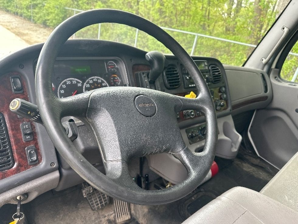 Medium Duty Box Truck-Light and Medium Duty Trucks-Freightliner-2024-M2-Bloomington-IN-172,548\n\t\tmiles-$ 71,750 - Image 17