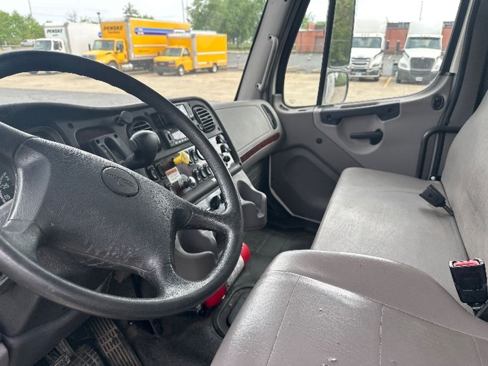 Medium Duty Box Truck-Light and Medium Duty Trucks-Freightliner-2024-M2-Bloomington-IN-172,548\n\t\tmiles-$ 71,750 - Image 18