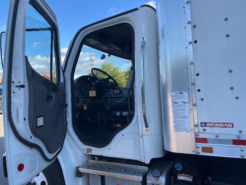 Medium Duty Box Truck-Light and Medium Duty Trucks-Freightliner-2024-M2-Burlington-NJ-121,915\n\t\tmiles-$ 90,000 - Image 16