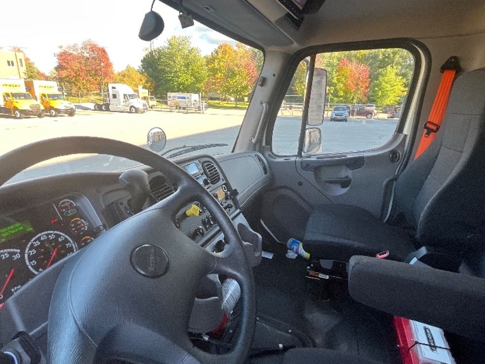 Medium Duty Box Truck-Light and Medium Duty Trucks-Freightliner-2024-M2-Burlington-NJ-121,915\n\t\tmiles-$ 90,000 - Image 19