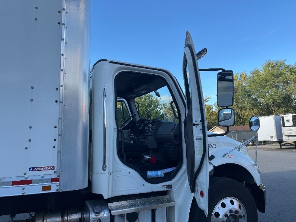 Medium Duty Box Truck-Light and Medium Duty Trucks-Freightliner-2024-M2-Burlington-NJ-121,915\n\t\tmiles-$ 90,000 - Image 20