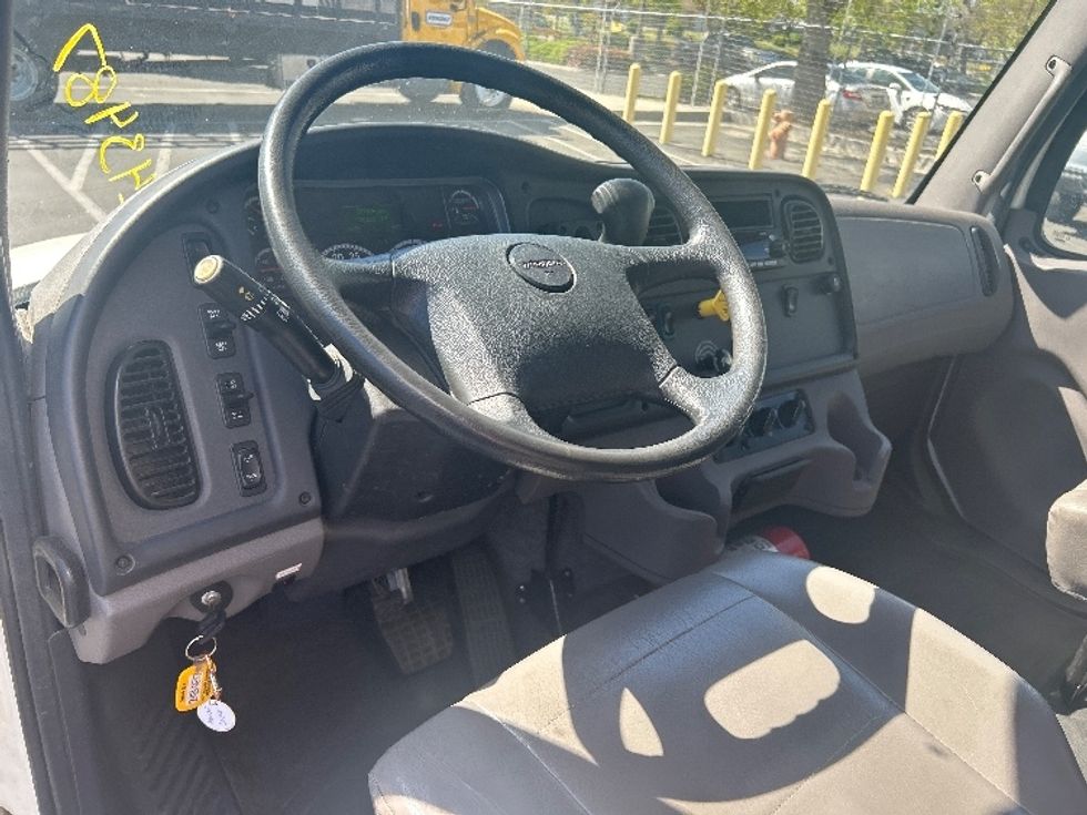 Medium Duty Box Truck-Light and Medium Duty Trucks-Freightliner-2024-M2-Ceres-CA-130,397\n\t\tmiles-$ 74,500 - Image 17