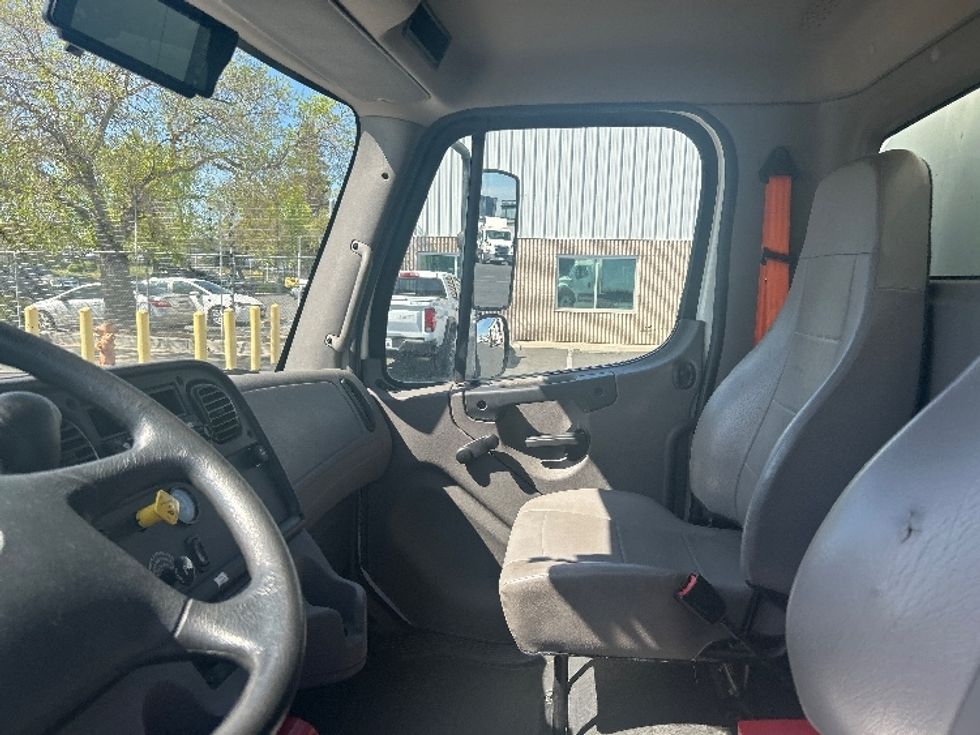 Medium Duty Box Truck-Light and Medium Duty Trucks-Freightliner-2024-M2-Ceres-CA-130,397\n\t\tmiles-$ 74,500 - Image 19