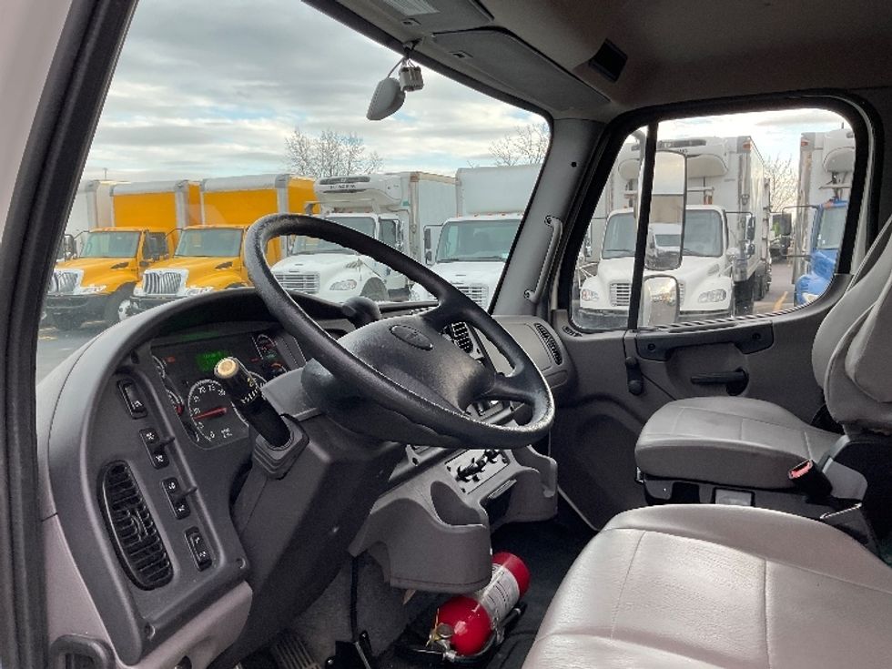 Medium Duty Box Truck-Light and Medium Duty Trucks-Freightliner-2024-M2-Indianapolis-IN-77,700\n\t\tmiles-$ 93,750 - Image 17