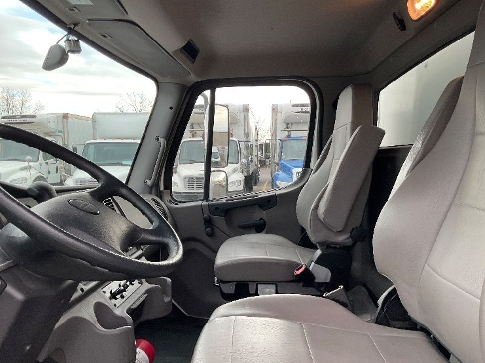 Medium Duty Box Truck-Light and Medium Duty Trucks-Freightliner-2024-M2-Indianapolis-IN-77,700\n\t\tmiles-$ 93,750 - Image 19