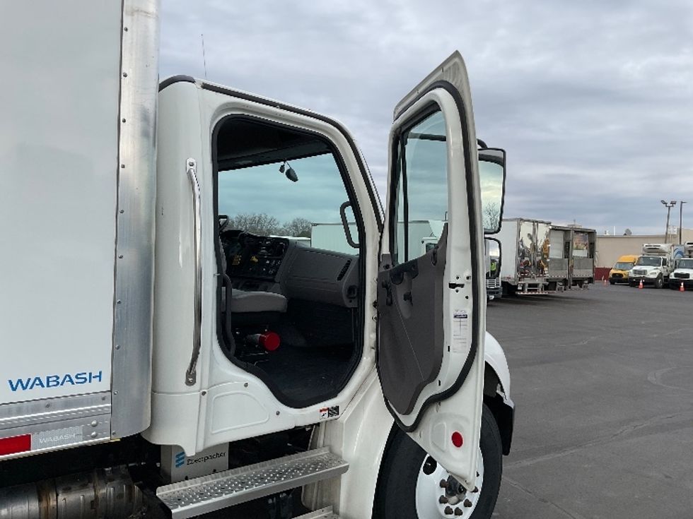Medium Duty Box Truck-Light and Medium Duty Trucks-Freightliner-2024-M2-Indianapolis-IN-77,700\n\t\tmiles-$ 93,750 - Image 20