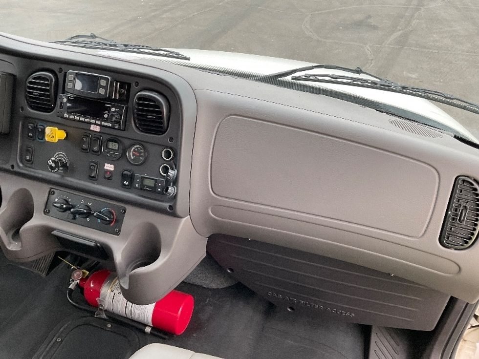 Medium Duty Box Truck-Light and Medium Duty Trucks-Freightliner-2024-M2-Indianapolis-IN-77,700\n\t\tmiles-$ 93,750 - Image 21