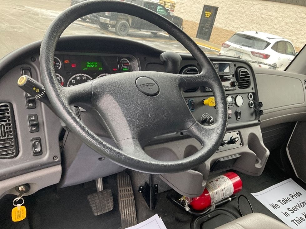 Medium Duty Box Truck-Light and Medium Duty Trucks-Freightliner-2024-M2-Indianapolis-IN-85,885\n\t\tmiles-$ 92,250 - Image 17