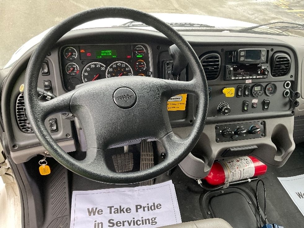 Medium Duty Box Truck-Light and Medium Duty Trucks-Freightliner-2024-M2-Indianapolis-IN-85,885\n\t\tmiles-$ 92,250 - Image 18