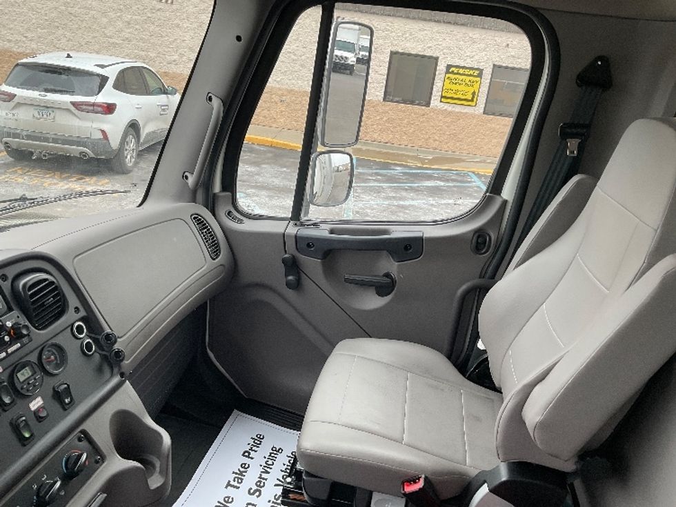 Medium Duty Box Truck-Light and Medium Duty Trucks-Freightliner-2024-M2-Indianapolis-IN-85,885\n\t\tmiles-$ 92,250 - Image 19