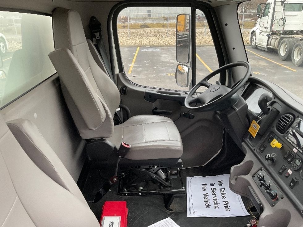 Medium Duty Box Truck-Light and Medium Duty Trucks-Freightliner-2024-M2-Indianapolis-IN-85,885\n\t\tmiles-$ 92,250 - Image 22