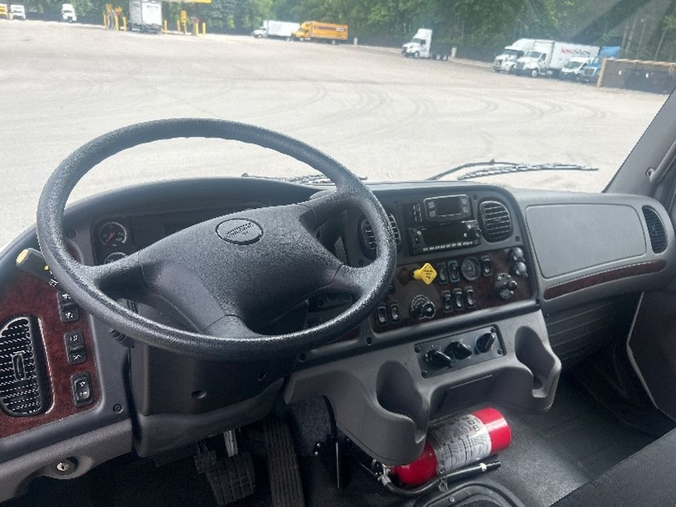 Medium Duty Box Truck-Light and Medium Duty Trucks-Freightliner-2024-M2-Lansing-MI-25,343\n\t\tmiles-$ 91,500 - Image 16