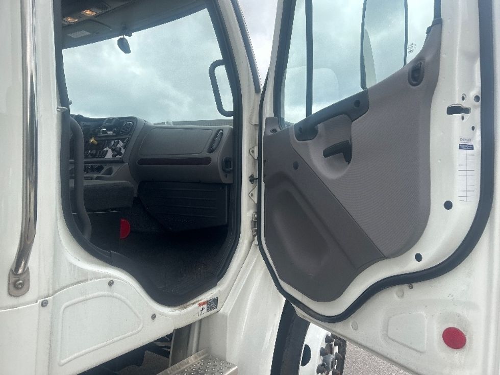 Medium Duty Box Truck-Light and Medium Duty Trucks-Freightliner-2024-M2-Lansing-MI-25,343\n\t\tmiles-$ 91,500 - Image 19