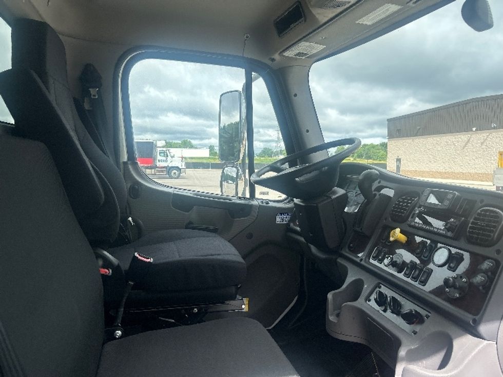 Medium Duty Box Truck-Light and Medium Duty Trucks-Freightliner-2024-M2-Lansing-MI-25,343\n\t\tmiles-$ 91,500 - Image 21