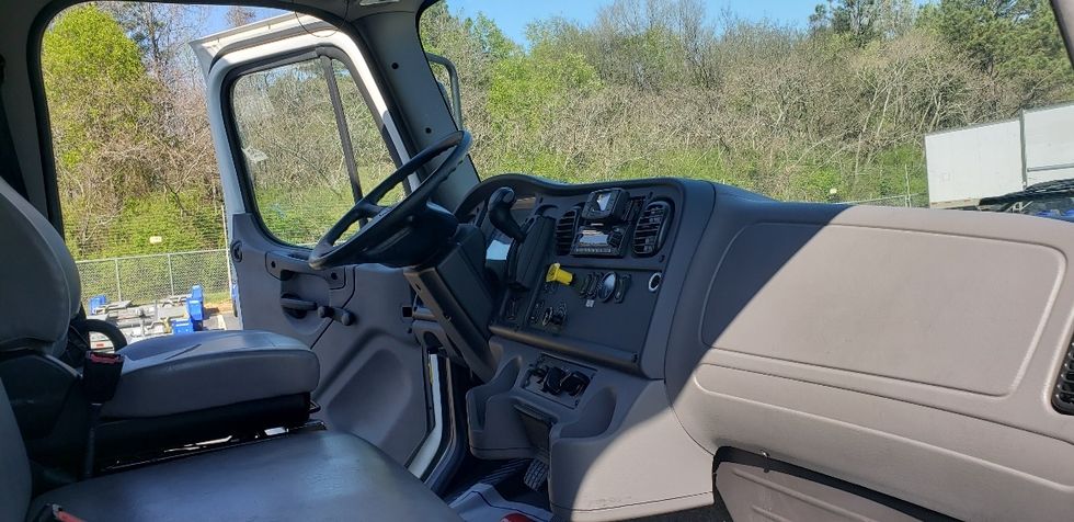 Medium Duty Box Truck-Light and Medium Duty Trucks-Freightliner-2024-M2-Little Rock-AR-157,338\n\t\tmiles-$ 69,250 - Image 22