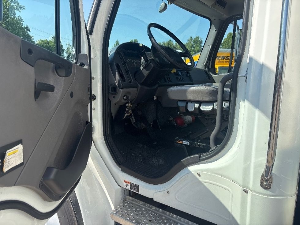 Medium Duty Box Truck-Light and Medium Duty Trucks-Freightliner-2024-M2-Poplar Bluff-MO-329,939\n\t\tmiles-$ 43,750 - Image 15