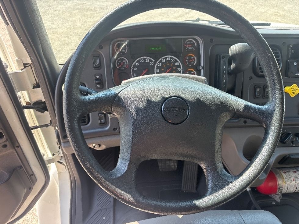 Medium Duty Box Truck-Light and Medium Duty Trucks-Freightliner-2024-M2-Poplar Bluff-MO-329,939\n\t\tmiles-$ 43,750 - Image 17