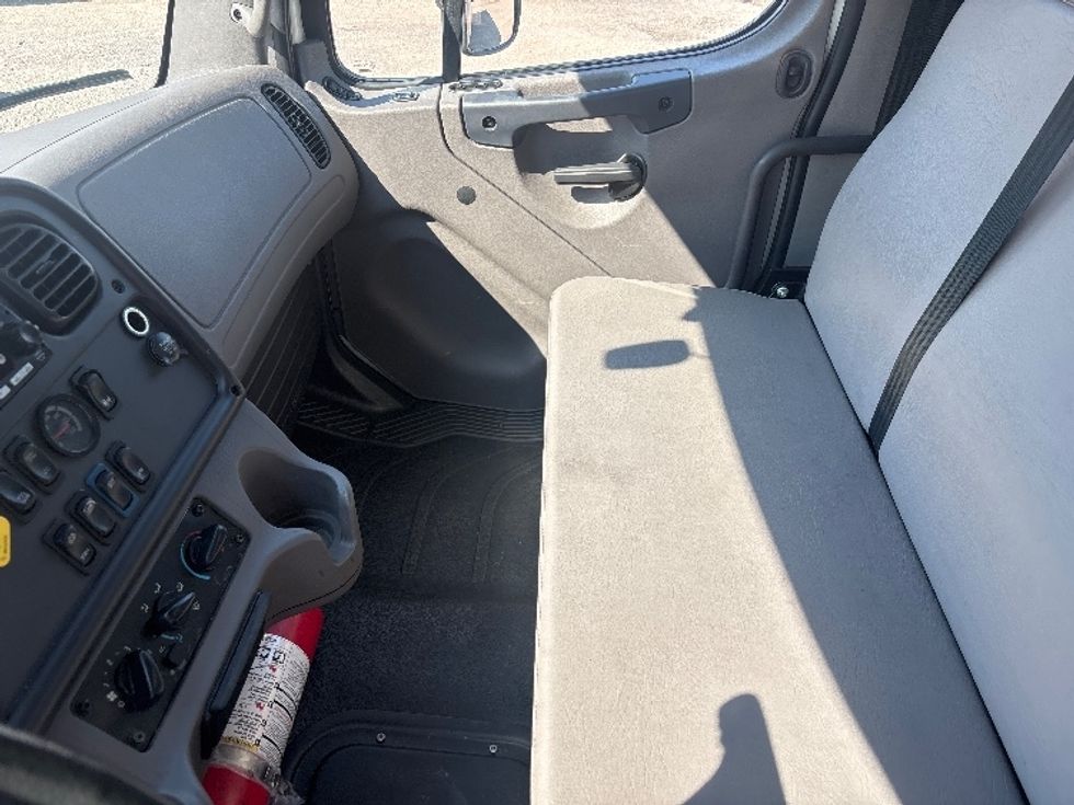 Medium Duty Box Truck-Light and Medium Duty Trucks-Freightliner-2024-M2-Poplar Bluff-MO-329,939\n\t\tmiles-$ 43,750 - Image 18