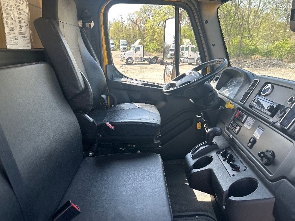 Medium Duty Box Truck-Light and Medium Duty Trucks-Freightliner-2024-M2P-La Porte-IN-235,598\n\t\tmiles-$ 58,500 - Image 22