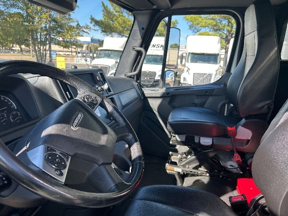 Medium Duty Box Truck-Light and Medium Duty Trucks-Freightliner-2024-M2P-Olive Branch-MS-133,734\n\t\tmiles-$ 78,750 - Image 19