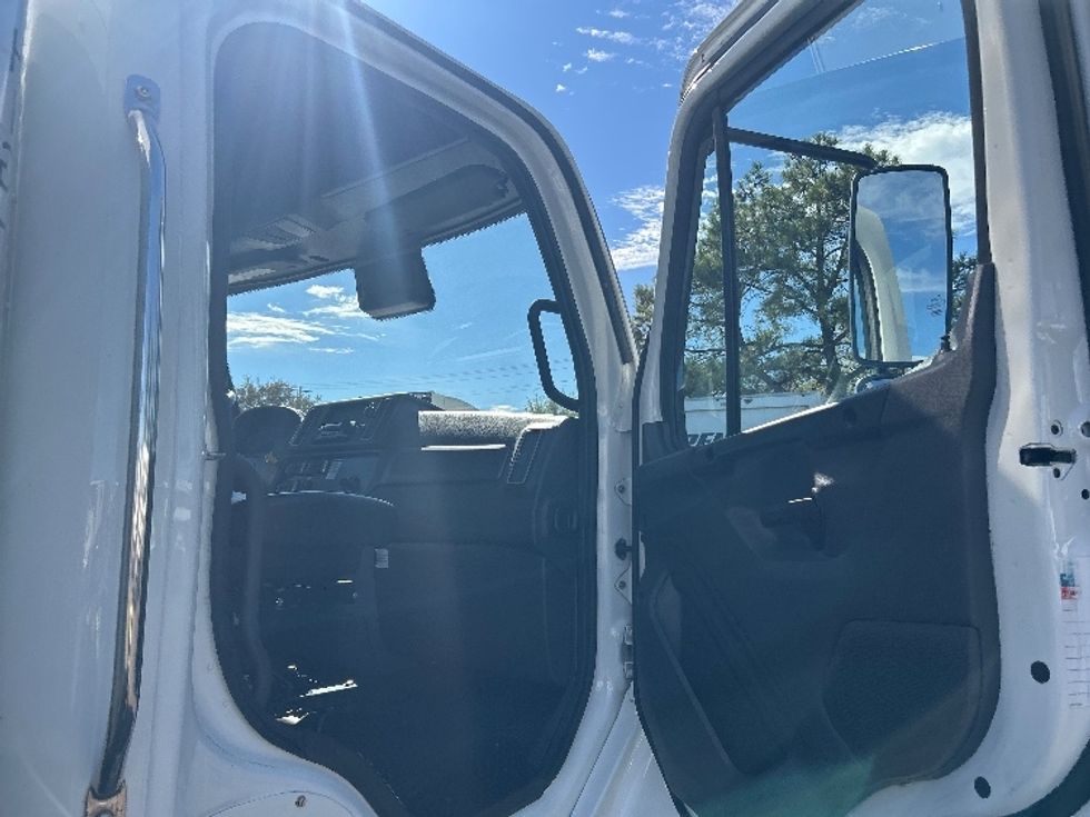Medium Duty Box Truck-Light and Medium Duty Trucks-Freightliner-2024-M2P-Olive Branch-MS-133,734\n\t\tmiles-$ 78,750 - Image 20