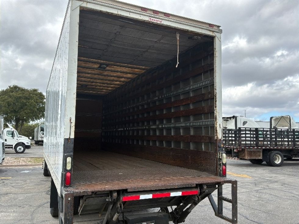 Medium Duty Box Truck-Light and Medium Duty Trucks-GMC-2008-T7F042-Austin-TX-410,000\n\t\tmiles-$ 16,000 - Image 12