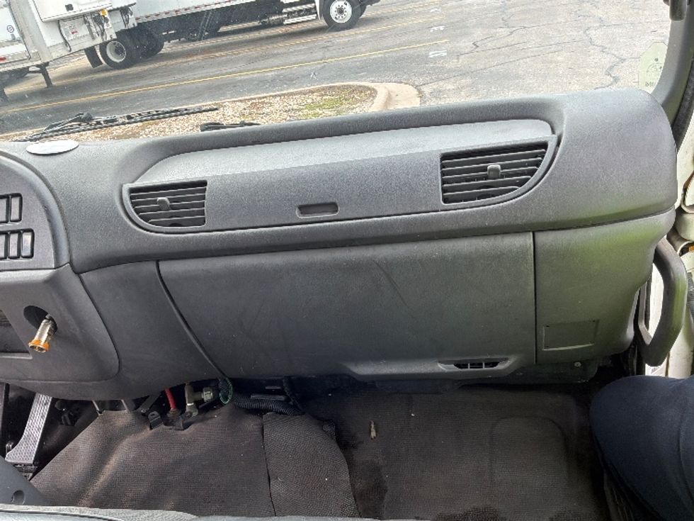 Medium Duty Box Truck-Light and Medium Duty Trucks-GMC-2008-T7F042-Austin-TX-410,000\n\t\tmiles-$ 16,000 - Image 21