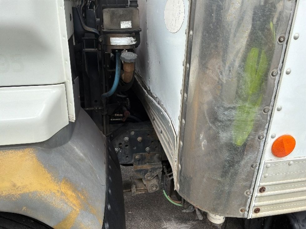 Medium Duty Box Truck-Light and Medium Duty Trucks-GMC-2008-T7F042-Austin-TX-410,000\n\t\tmiles-$ 16,000 - Image 27