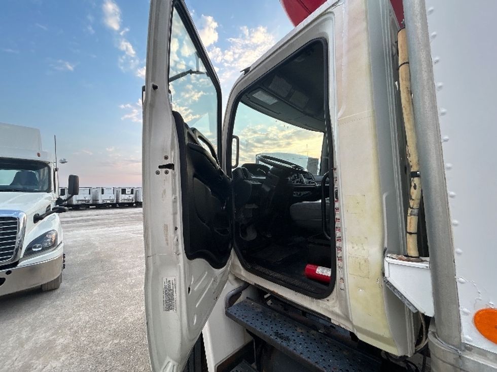 Medium Duty Box Truck-Light and Medium Duty Trucks-Hino-2011-338-Sturtevant-WI-179,743\n\t\tmiles-$ 12,000 - Image 14