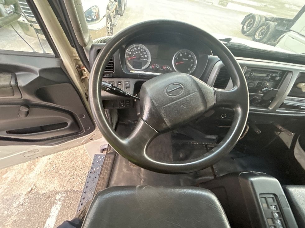 Medium Duty Box Truck-Light and Medium Duty Trucks-Hino-2011-338-Sturtevant-WI-179,743\n\t\tmiles-$ 12,000 - Image 16