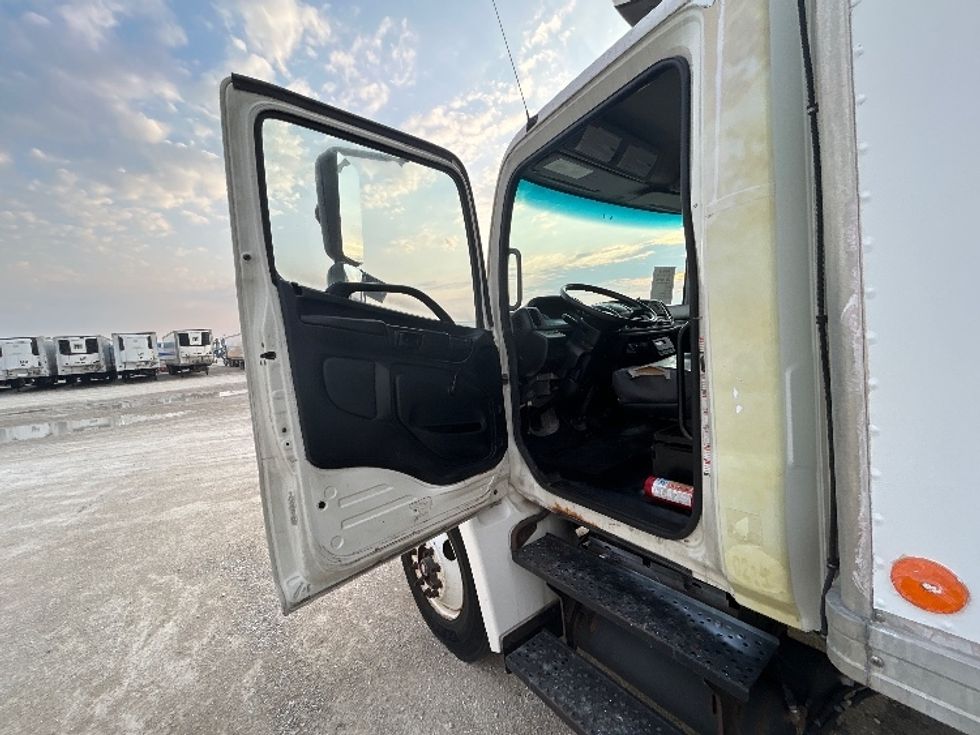 Medium Duty Box Truck-Light and Medium Duty Trucks-Hino-2011-338-Sturtevant-WI-182,380\n\t\tmiles-$ 12,500 - Image 15