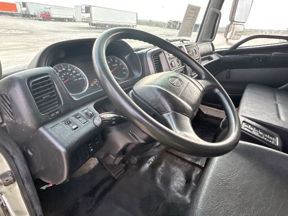 Medium Duty Box Truck-Light and Medium Duty Trucks-Hino-2011-338-Sturtevant-WI-182,380\n\t\tmiles-$ 12,500 - Image 16