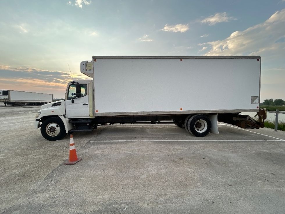 Medium Duty Box Truck-Light and Medium Duty Trucks-Hino-2011-338-Sturtevant-WI-182,380\n\t\tmiles-$ 12,500 - Image 4