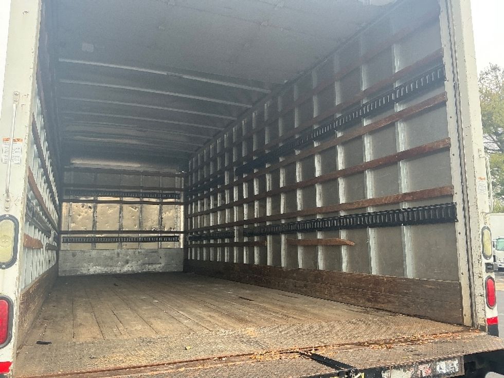 Medium Duty Box Truck-Light and Medium Duty Trucks-Hino-2012-268-Lexington-KY-195,254\n\t\tmiles-$ 30,000 - Image 11