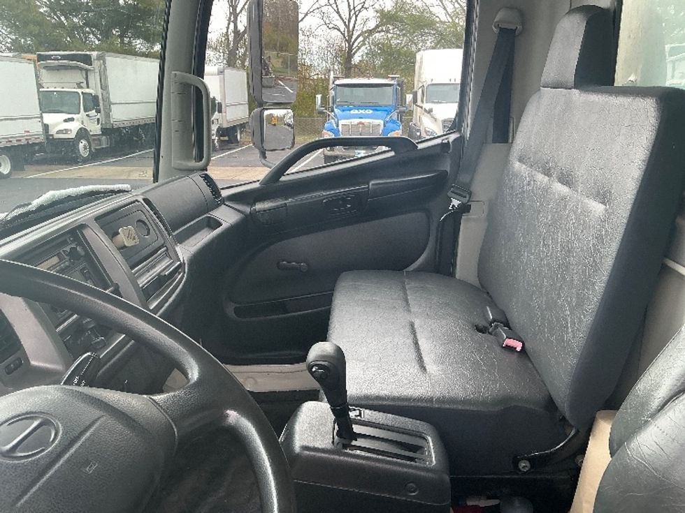 Medium Duty Box Truck-Light and Medium Duty Trucks-Hino-2012-268-Lexington-KY-195,254\n\t\tmiles-$ 30,000 - Image 18