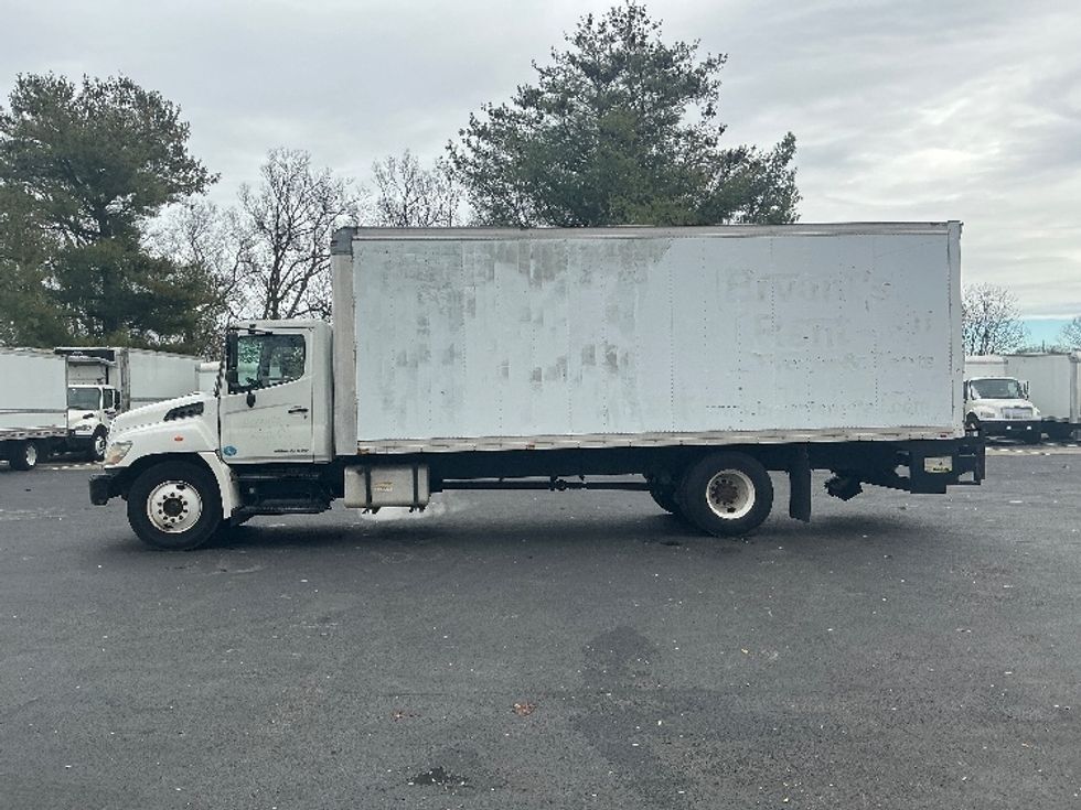 Medium Duty Box Truck-Light and Medium Duty Trucks-Hino-2012-268-Lexington-KY-195,254\n\t\tmiles-$ 30,000 - Image 4