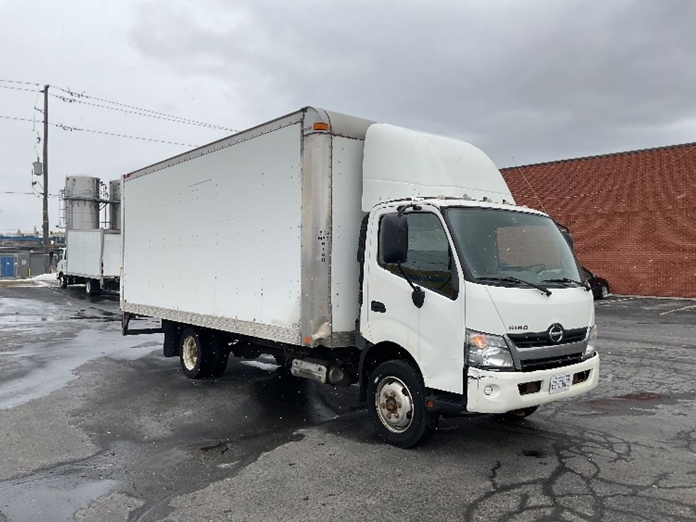 Medium Duty Box Truck-Light and Medium Duty Trucks-Hino-2013-195-Etobicoke-ON-268,021\n\t\tkm-$ 25,000 - Image 1