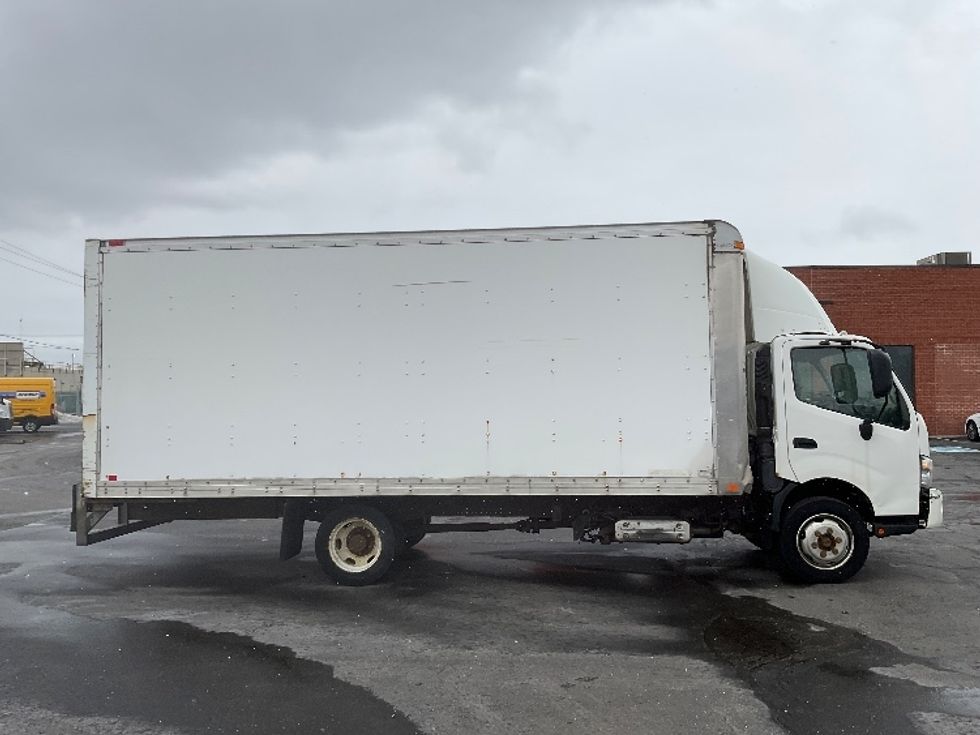Medium Duty Box Truck-Light and Medium Duty Trucks-Hino-2013-195-Etobicoke-ON-268,021\n\t\tkm-$ 25,000 - Image 15