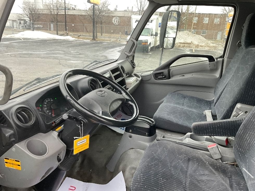 Medium Duty Box Truck-Light and Medium Duty Trucks-Hino-2013-195-Etobicoke-ON-268,021\n\t\tkm-$ 25,000 - Image 17