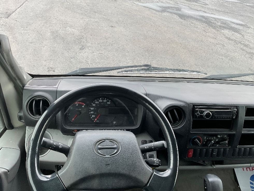 Medium Duty Box Truck-Light and Medium Duty Trucks-Hino-2013-195-Etobicoke-ON-268,021\n\t\tkm-$ 25,000 - Image 18