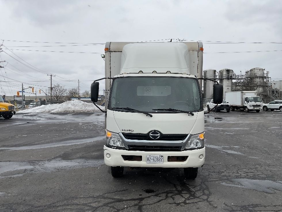 Medium Duty Box Truck-Light and Medium Duty Trucks-Hino-2013-195-Etobicoke-ON-268,021\n\t\tkm-$ 25,000 - Image 2
