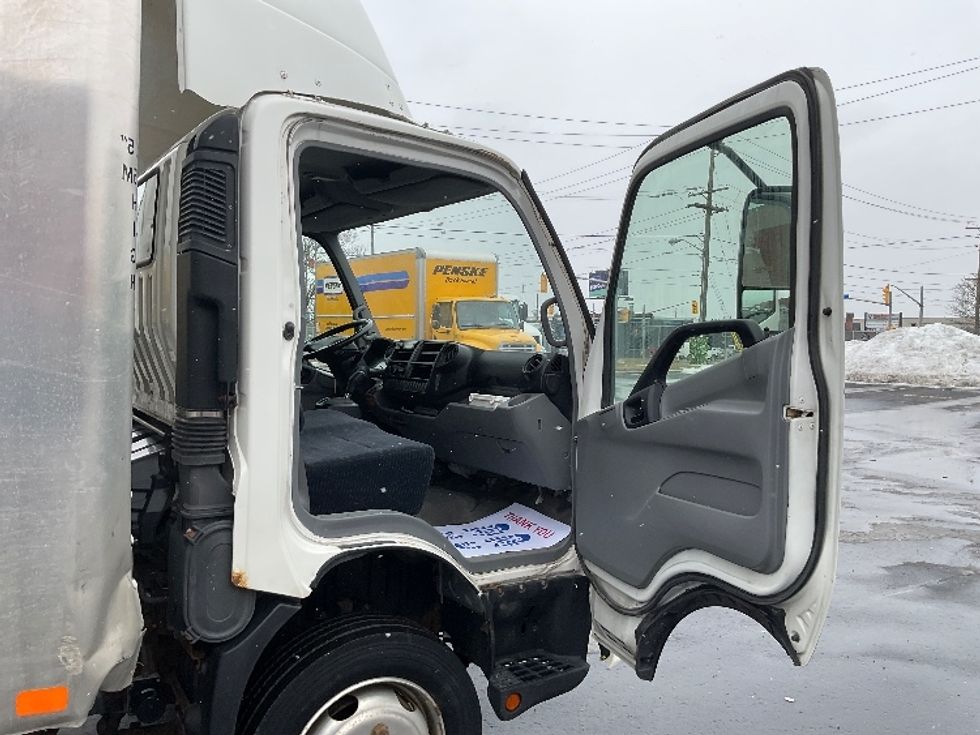 Medium Duty Box Truck-Light and Medium Duty Trucks-Hino-2013-195-Etobicoke-ON-268,021\n\t\tkm-$ 25,000 - Image 20