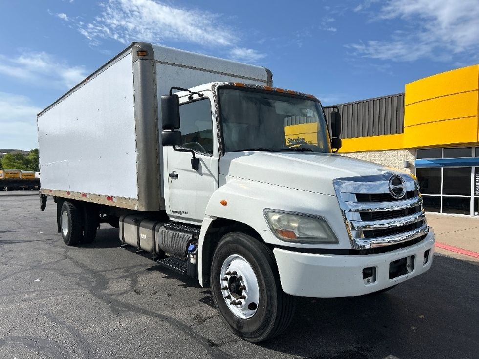 Medium Duty Box Truck-Light and Medium Duty Trucks-Hino-2013-268-Austin-TX-163,601\n\t\tmiles-$ 39,000 - Image 1